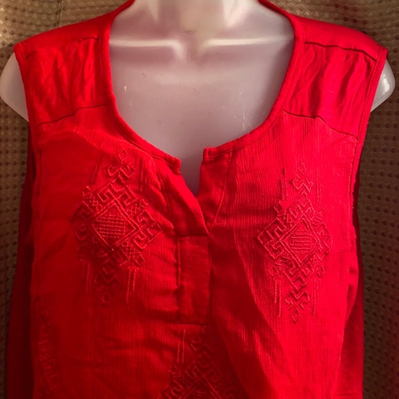 Style & Co Red Sleeveless Embroidered Split neck Top Size M - Picture 7 of 8